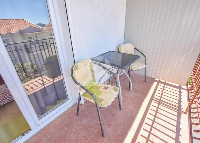 Oak Tree Биоград-на-Мору