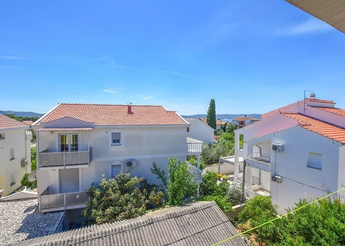 Oak Tree Гостевой дом Биоград-на-Мору