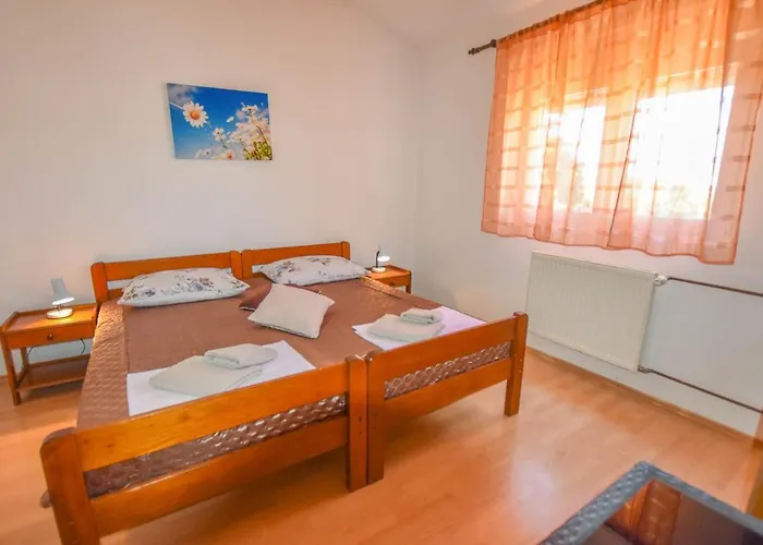 Гостевой дом Oak Tree Биоград-на-Мору