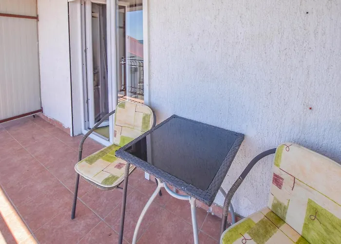 Гостевой дом Oak Tree Биоград-на-Мору