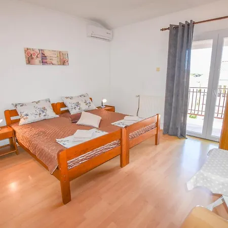 Oak Tree 招待所 3*